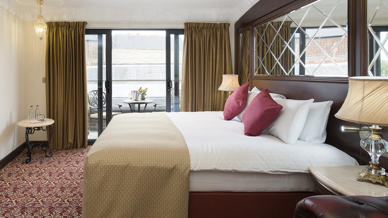 The George Street Hotel Оксфорд Екстериор снимка A bedroom at the hotel