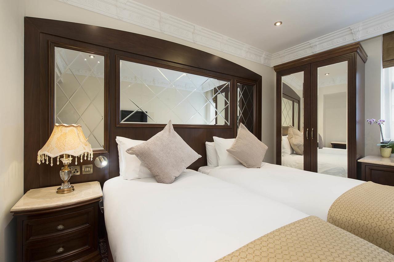 The George Street Hotel Оксфорд Екстериор снимка A bedroom at the hotel