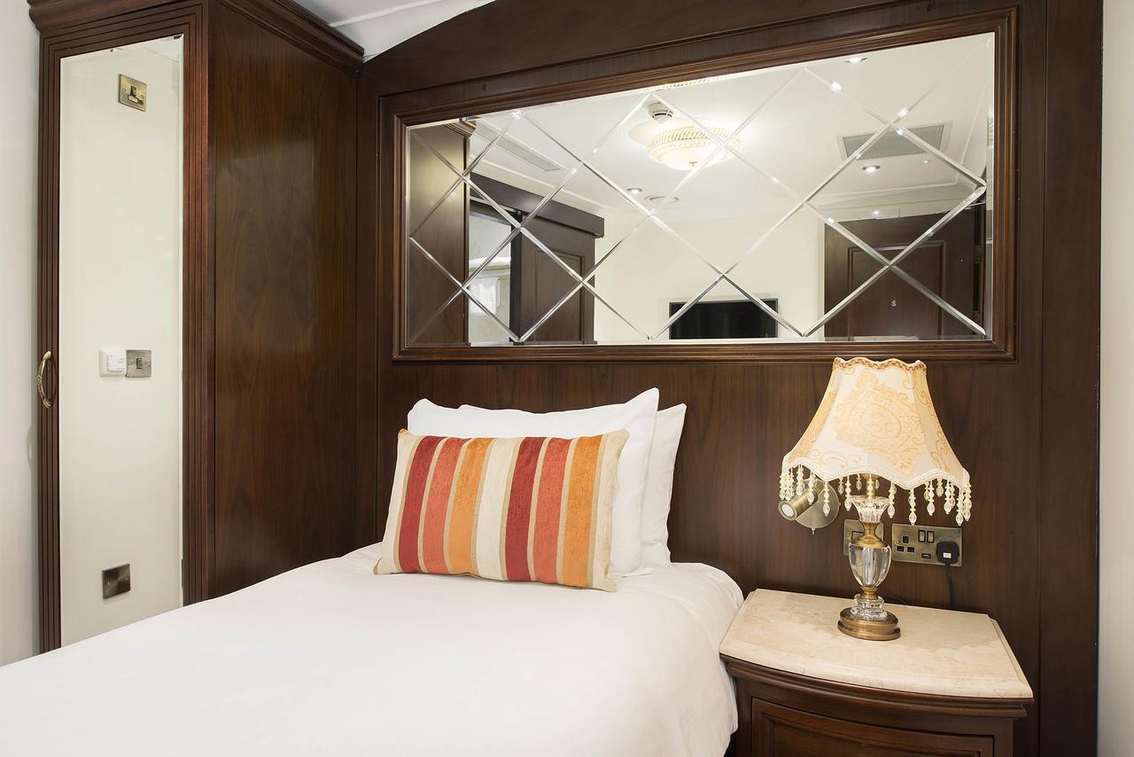 The George Street Hotel Оксфорд Екстериор снимка A single room