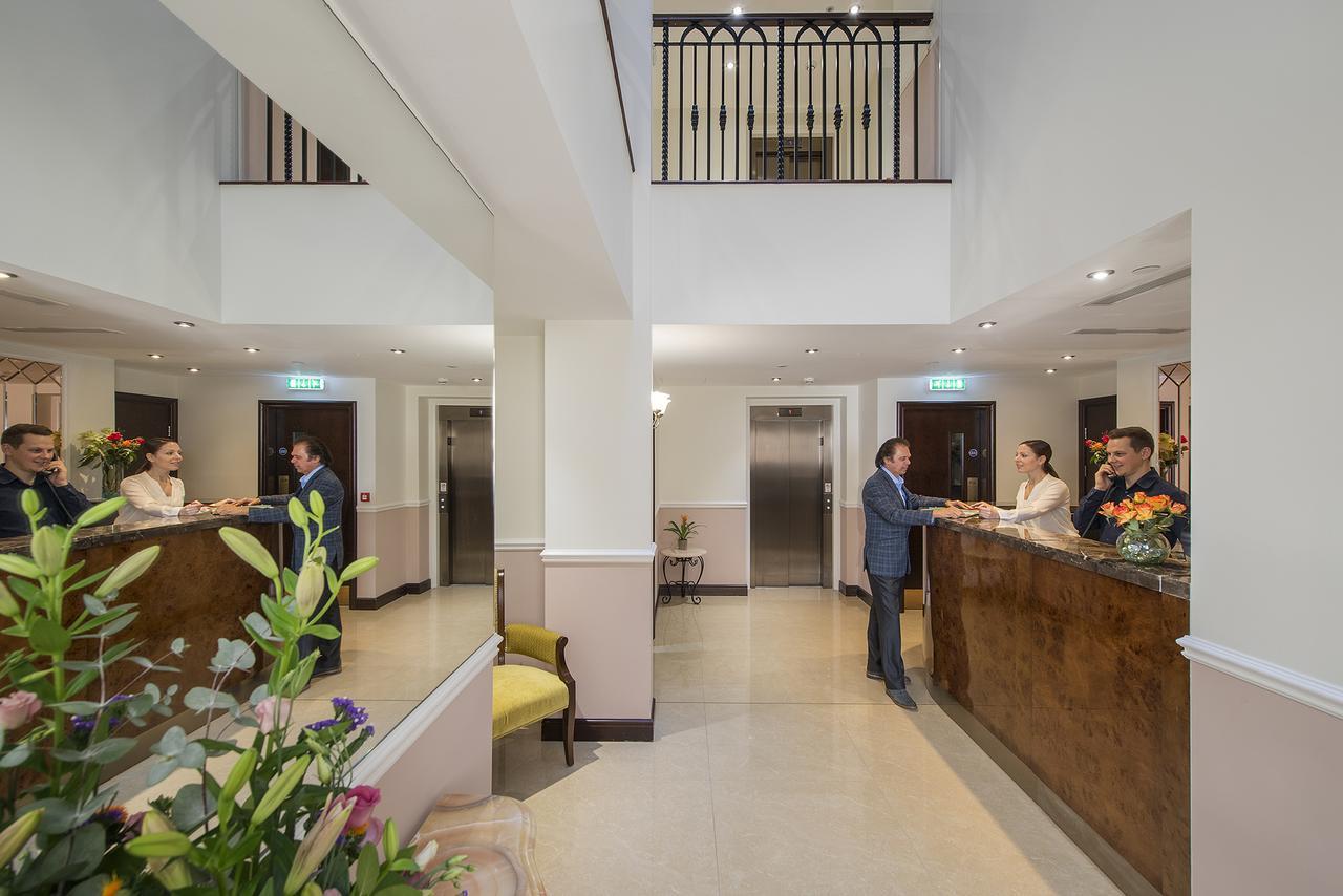 The George Street Hotel Оксфорд Екстериор снимка The hotel's reception